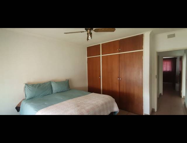 2 BEDROOM FLAT FOR SALE IN VEREENIGING CENTRAL